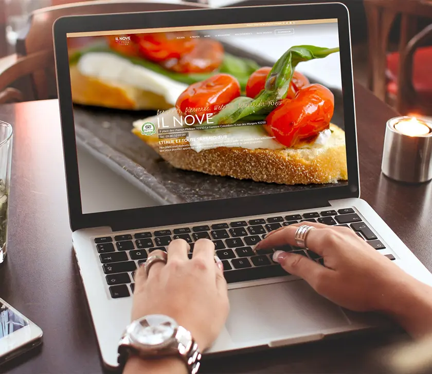 Site d'Il Nove sur ordinateur portable : bruschetta aux tomates